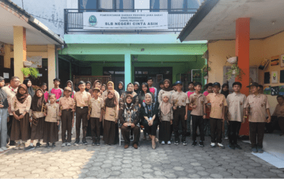 Pendampingan Pelatihan Angklung Sebagai Bekal Motorik untuk Anak Berkebutuhan Khusus di SLB Negeri Cinta Asih Kabupatern Bandung
