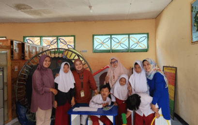 Pendampingan Penerapan metode Art Theraphy bagi anak Down Syndrome di SLB Negeri Cinta Asih Soreang