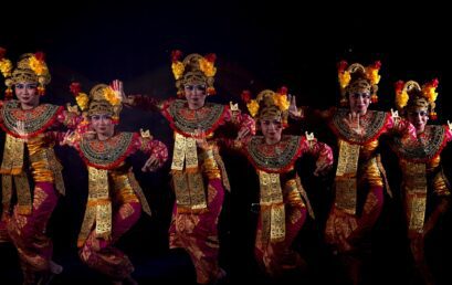PELATIHAN FOTOGRAFI EKSPLORASI STROBOSCOPIC DALAM FOTOGRAFI SENI TARI MENGABADIKAN RITME, POLA DAN EKSPRESI GERAKAN