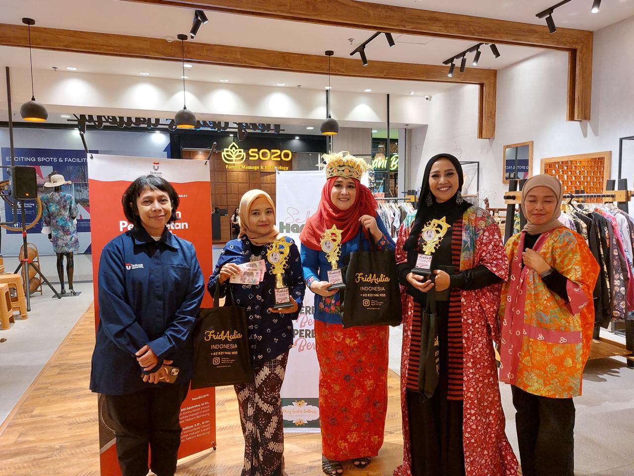 Pelatihan Pemotretan Fesyen untuk Kebutuhan Katalog sebagai Media Promosi Pelatihan Pemotretan Fesyen untuk Kebutuhan Katalog sebagai Media Promosi