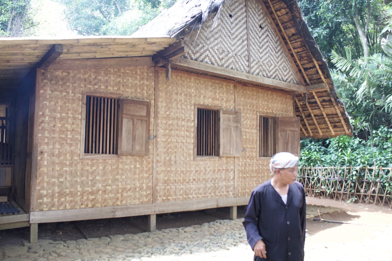 Peran Zine dalam Melestarikan Budaya Lokal di Kampung Adat Cikondang Peran Zine dalam Melestarikan Budaya Lokal di Kampung Adat Cikondang