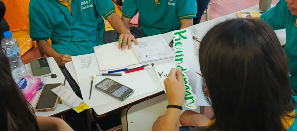 PELATIHAN PEMBUATAN INFOGRAFIS TENTANG LINGKUNGAN BELAJAR BAGI SISWA SISWI SMAK 1 BINA BAKTI BANDUNG PELATIHAN PEMBUATAN INFOGRAFIS TENTANG LINGKUNGAN BELAJAR BAGI SISWA SISWI SMAK 1 BINA BAKTI BANDUNG