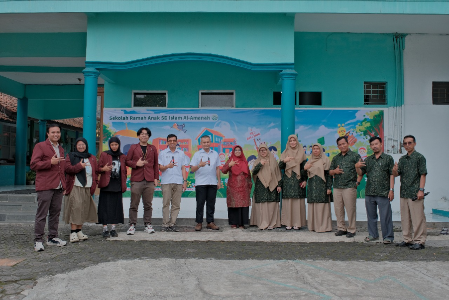 Implementasi Seni Tepat Guna Informasi Visual Sekolah Ramah Anak Di SD Islam Al-Amanah Cileunyi, Kabupaten Bandung, pada kegiatan Pengabdian Masyarakat Prodi Desain Komunikasi Visual Fakultas Industri Kreatif Telkom University Implementasi Seni Tepat Guna Informasi Visual Sekolah Ramah Anak Di SD Islam Al-Amanah Cileunyi, Kabupaten Bandung, pada kegiatan Pengabdian Masyarakat Prodi Desain Komunikasi Visual Fakultas Industri Kreatif Telkom University