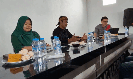 Pemberdayaan UMKM Desa Banjarsari Lewat Pelatihan Mobile Videography
