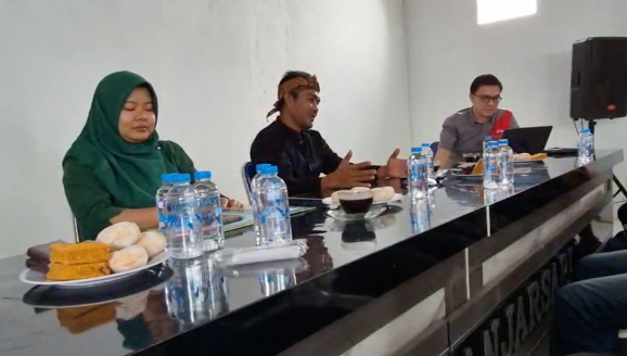 Pemberdayaan UMKM Desa Banjarsari Lewat Pelatihan Mobile Videography