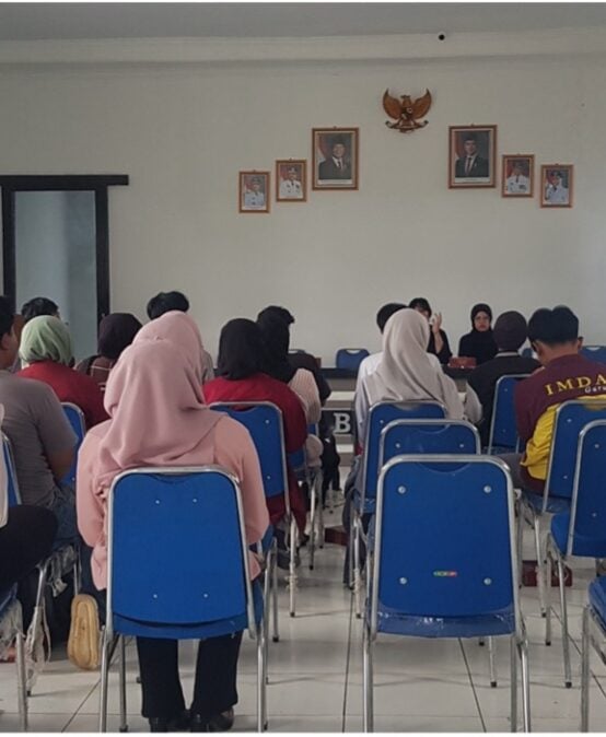 Pemberdayaan UMKM Desa Banjarsari Melalui Pelatihan Pemasaran Digital untuk Meningkatkan Daya Saing dan Perekonomian Lokal