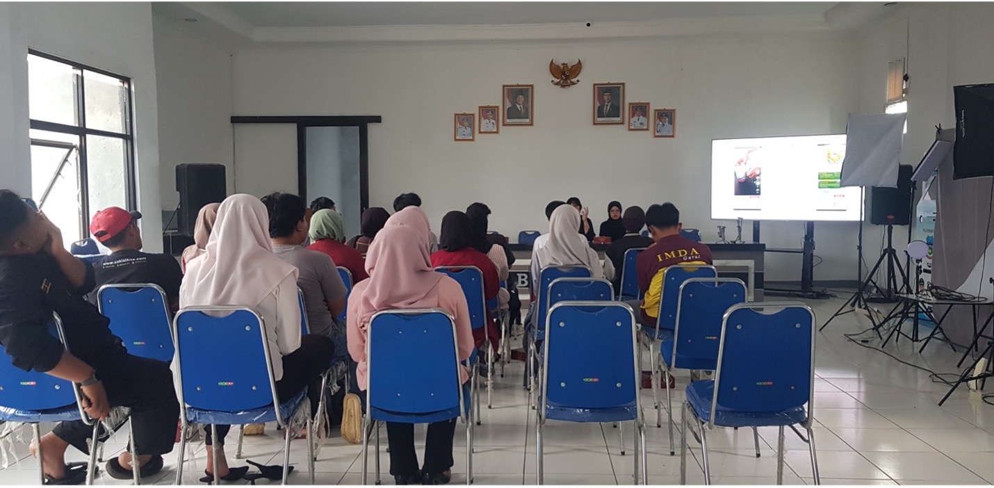 Pemberdayaan UMKM Desa Banjarsari Melalui Pelatihan Pemasaran Digital untuk Meningkatkan Daya Saing dan Perekonomian Lokal Pemberdayaan UMKM Desa Banjarsari Melalui Pelatihan Pemasaran Digital untuk Meningkatkan Daya Saing dan Perekonomian Lokal