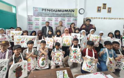 Workshop Batik Kontemporer pada Tote Bag: Kembangkan Kreativitas dan Apresiasi Seni di SD Widuri Kabupaten Bandung
