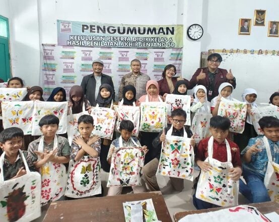 Workshop Batik Kontemporer pada Tote Bag: Kembangkan Kreativitas dan Apresiasi Seni di SD Widuri Kabupaten Bandung