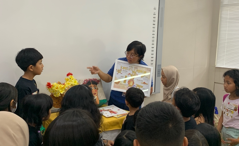 Pengembangan Media Interaktif untuk Literasi Budaya Anak di Perpustakaan Komunitas Pengembangan Media Interaktif untuk Literasi Budaya Anak di Perpustakaan Komunitas
